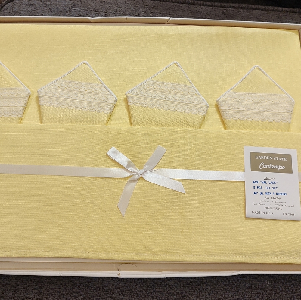 Vintage 5 pc Tea Set of Contempo Yellow Tablecloth +Napkins in Original Gift Box
